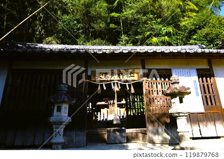夏秋季節的奈良，天空中的香格里拉山，藤原京都的廢墟，宇宙，春天之後的驛城多江天空中的香格里拉山，秋天的櫻花。 119879768