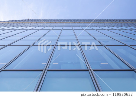 陽光明媚的日子，阿倍野 Harukas 外觀與大阪萬豪都酒店 119880632