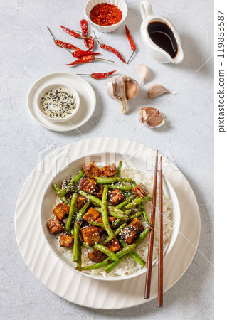garlic green bean stir fry with crispy tofu and rice 119883587