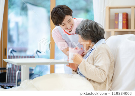 A female caregiver assisting with gargling 119884003