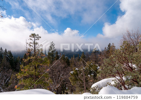 Hiking trail to Mariposa 119884759