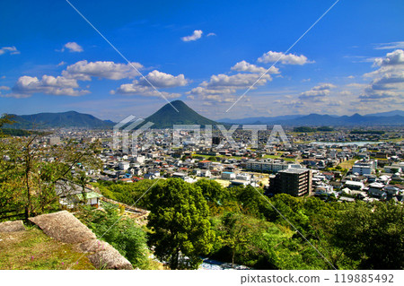 從飯野山東部丸龜城眺望（香川縣丸龜市） 119885492