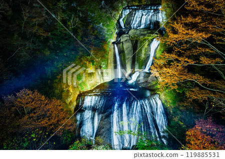 茨城縣袋田瀑布的紅葉燈飾 119885531