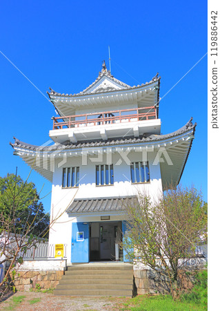 A view of the replica castle tower of Owari Ono Castle, Tokoname City, Aichi Prefecture 119886442