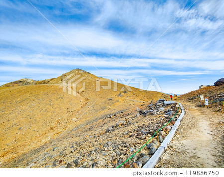 Climbing Mt. Ontake in autumn: Otaki summit to Kengamine (Hatcho Darumi) 119886750