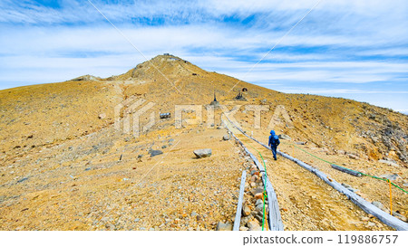 Climbing Mt. Ontake in autumn: Otaki summit to Kengamine (Hatcho Darumi) 119886757