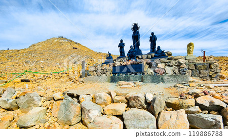 Climbing Mt. Ontake in autumn: Otaki summit to Kengamine (Hatcho Darumi) 119886788