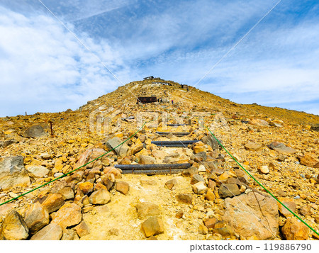 Climbing Mt. Ontake in autumn: Otaki summit to Kengamine (Hatcho Darumi) 119886790