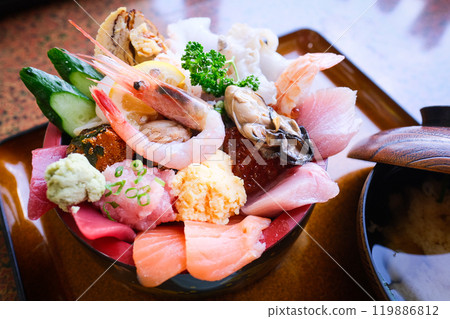 [Sado Island] Seafood bowl [Niigata Prefecture] 119886812