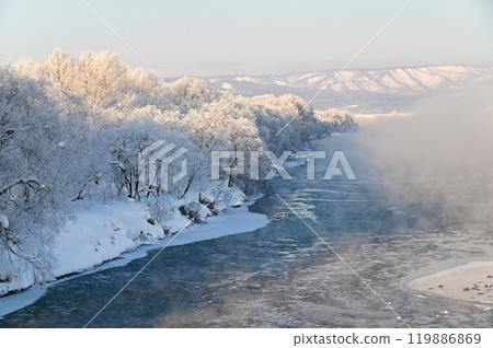 The Teshio River in bitter cold 119886869