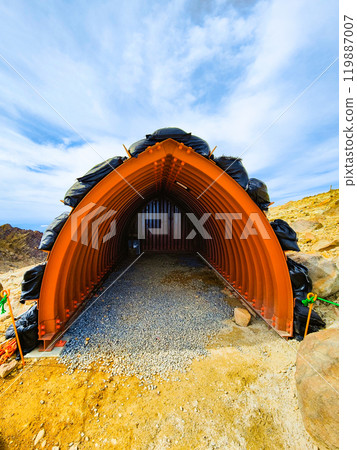 Climbing Mt. Ontake in Autumn: Kengamine Evacuation Shelter 119887007