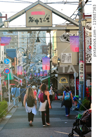 The entrance to Yanaka Ginza: Autumn evening in Yanesen, a popular spot in Tokyo 119887363