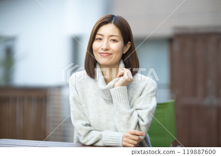 Beauty of a woman in her 40s wearing a sweater 119887600