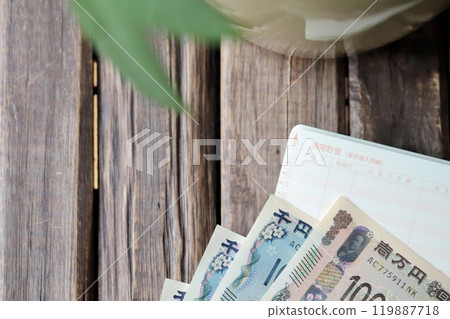 Houseplants, bankbook, and new banknotes: household finances image Houseplants, bankbook, and new banknotes: household finances image 119887718
