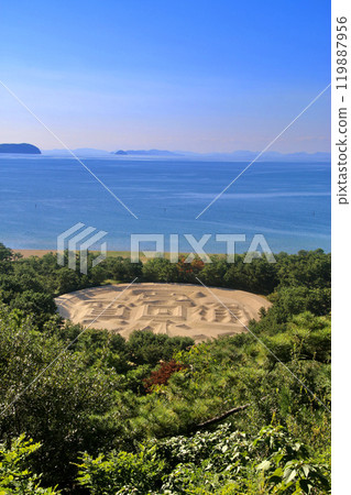 Coin-shaped sand painting and Kan'ei Tsuho coin (Kanonji City, Kagawa Prefecture) Coin-shaped sand painting and Kan'ei Tsuho coin (Kanonji City, Kagawa Prefecture) 119887956