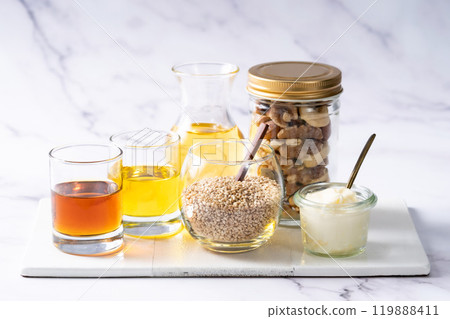 Various oils for cooking, various fats and oils, white background, marble 119888411