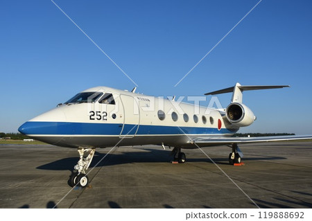 航空自衛隊 U-4 U-4 是一種執行指揮通訊、小型和輕型貨物空中運輸以及訓練支援的飛機。 航空自衛隊 U-4 U-4 是一種執行指揮通訊、小型和輕型貨物空中運輸以及訓練支援的飛機。 119888692