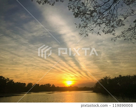 scenic view of the river with beautiful sunset sky 119890008