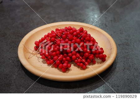鮮紅的秋天果實：韓國五味子 119890029
