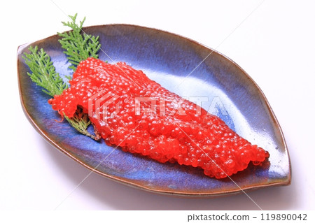 Herring roe marinated in soy sauce on a leaf plate 119890042