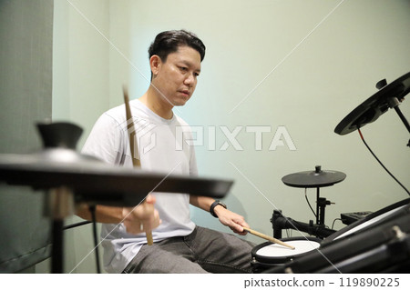 Praticing the Beat 119890225