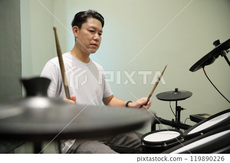 Praticing the Beat Praticing the Beat 119890226