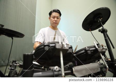 Praticing the Beat Praticing the Beat 119890228