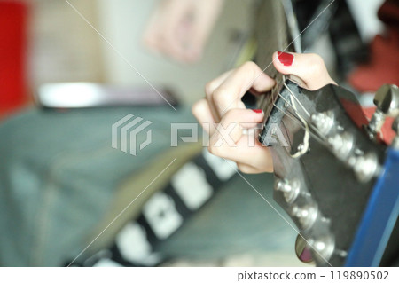 With Electric Guitar 119890502