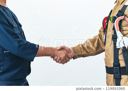 工匠和工人握手 工匠和工人握手 119891060