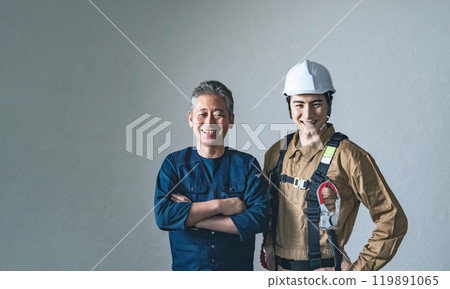 Smiling craftsmen and workers 119891065
