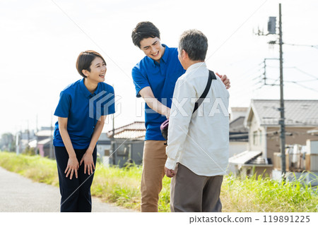 護理人員保護老人 護理人員保護老人 119891225