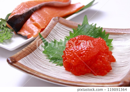 Raw salmon and salmon roe marinated in soy sauce 119891364