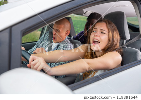 Man and woman scream in fear a second before collision of cars 119891644