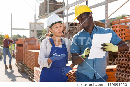 Male manager giving instructions to a female worker Male manager giving instructions to a female worker 119891930