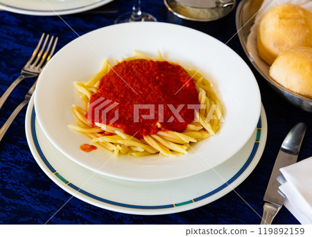 Trofie al pomodoro, pasta with tomato sauce 119892159