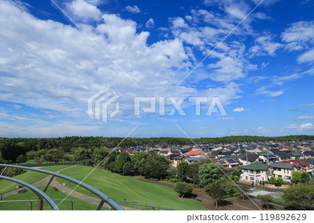 [千葉縣印西市] 藍天廣闊的住宅區風景 119892629