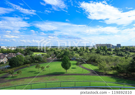 [Inzai City, Chiba Prefecture] A park rich in nature and a blue sky 119892810