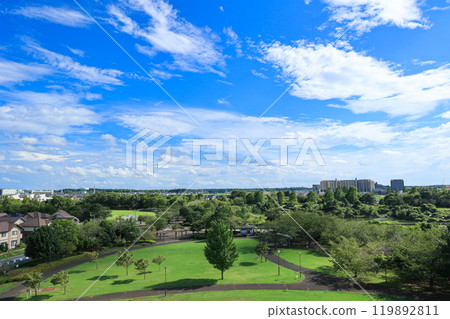 [Inzai City, Chiba Prefecture] A park rich in nature and a blue sky 119892811