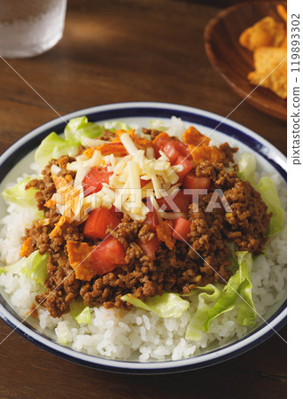 Taco rice  119893302