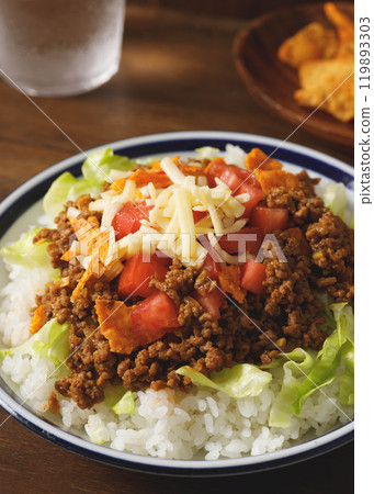 Taco rice  119893303