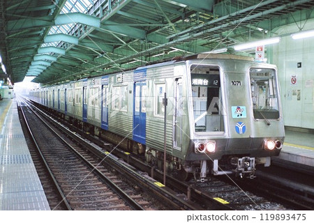 Yokohama Municipal Subway Blue Line 1000 series train waiting to depart at the station Yokohama Municipal Subway Blue Line 1000 series train waiting to depart at the station 119893475