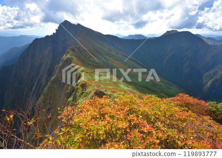 The Tanigawa mountain range seen from the ridgeline of Mt. Tanigawa in autumn colors The Tanigawa mountain range seen from the ridgeline of Mt. Tanigawa in autumn colors 119893777