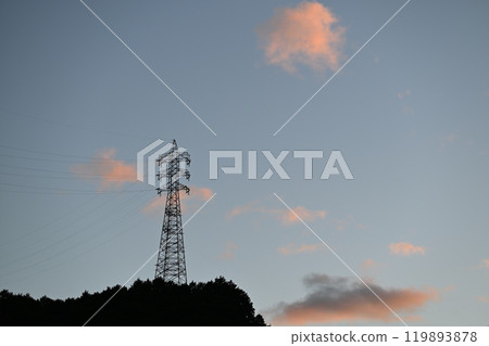 暮色與鋼塔【背景素材】 暮色與鋼塔【背景素材】 119893878