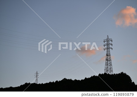 暮色與鋼塔【背景素材】 119893879