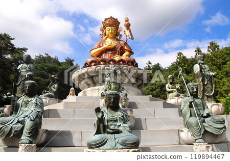 Golden Buddha statue at Beomeosa Temple complex, Busan, South Korea. Buddha and Bodhisattva figures in Beomeosa Temple, Busan, Republic of Korea 119894467