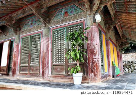 Ancient pavilion in Bulguksa temple, Gyeongju, South Korea. Beautiful wooden pavilion, Bulguksa temple complex on Tohamsan, Jinhyeon-dong, Gyeongju, North Gyeongsang Province, Republic of Korea Ancient pavilion in Bulguksa temple, Gyeongju, South Korea. Beautiful wooden pavilion, Bulguksa temple complex on Tohamsan, Jinhyeon-dong, Gyeongju, North Gyeongsang Province, Republic of Korea 119894471