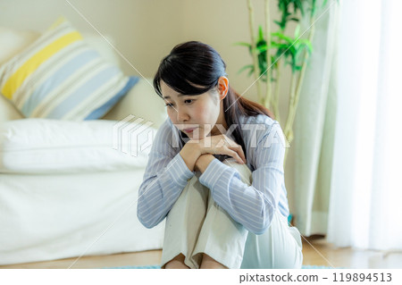Depression Middle-aged woman 119894513