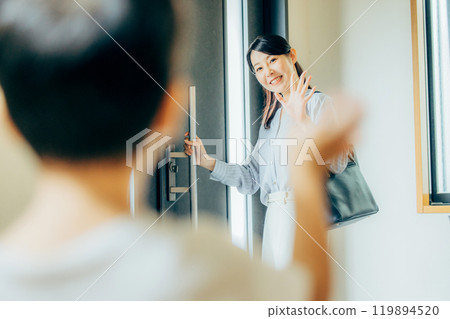 在家工作的女人 119894520