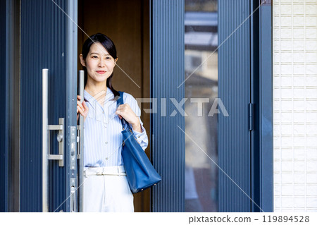 Woman going to work from home 119894528