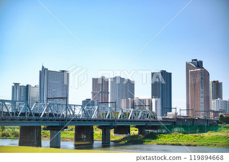 Kawasaki City: View of Musashi-Kosugi tower apartment complexes and the Shinkansen 119894668